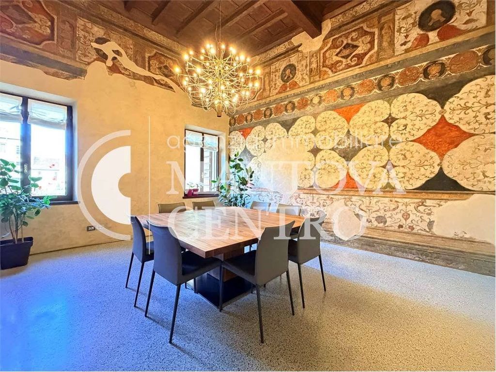 Appartement de luxe à vendre à Mantova, 800 000 €, Photo 1