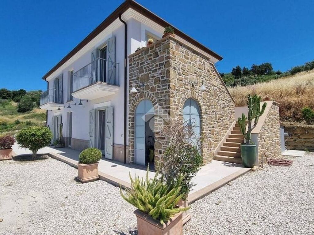 Luxury House for sale in Castellabate, 720 000 €, Photo 1