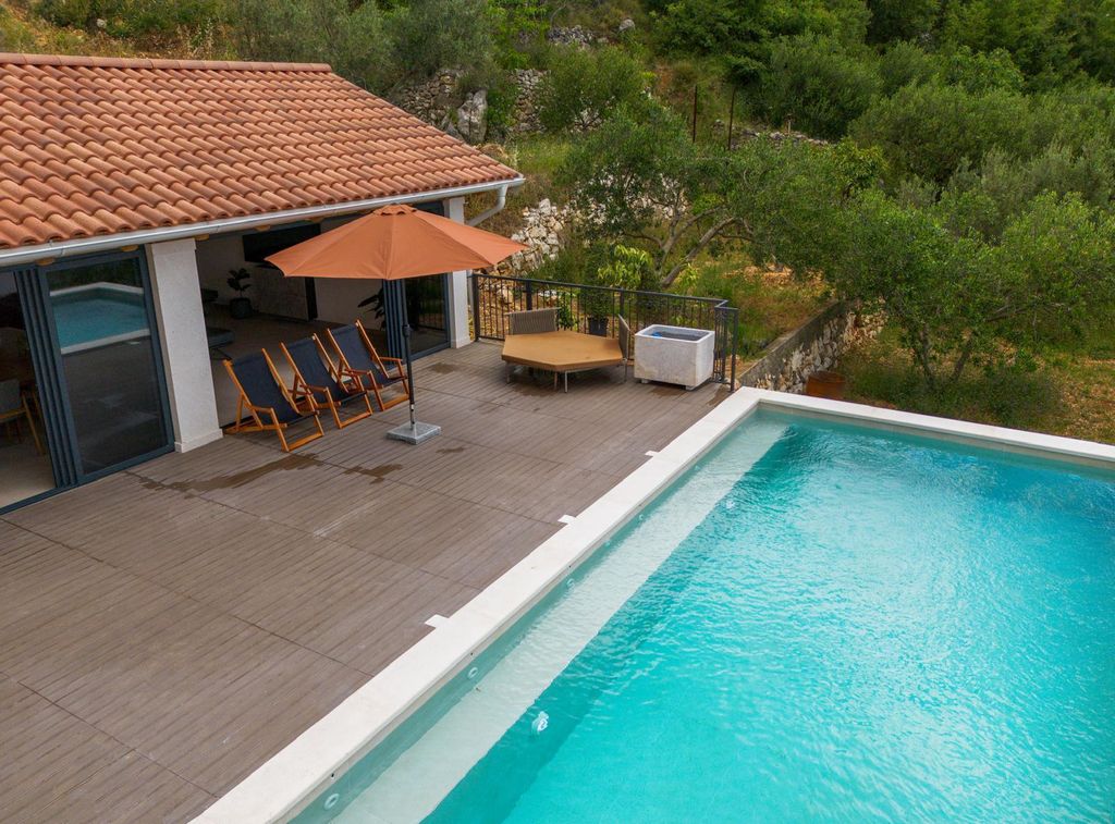 Maison de luxe à vendre à Dugi Rat, 1 390 000 €, Photo 6