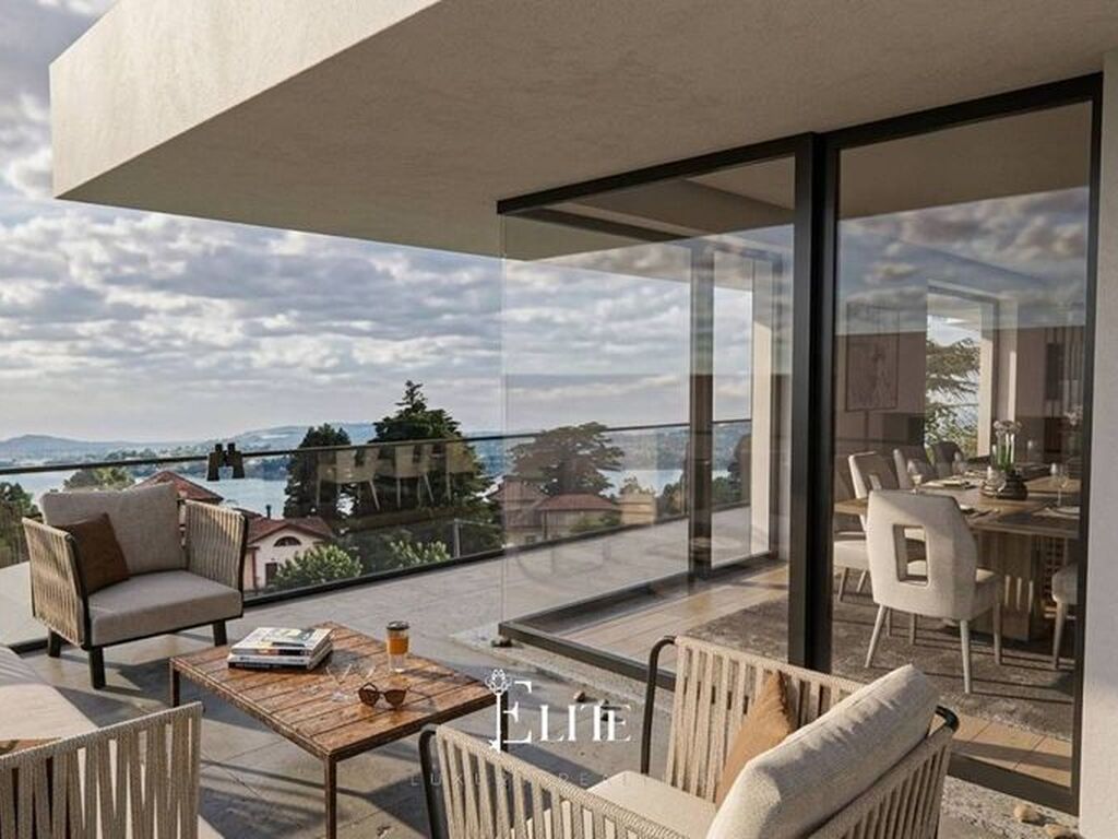 Luxury House for sale in Gavirate, 1 300 000 €, Photo 1