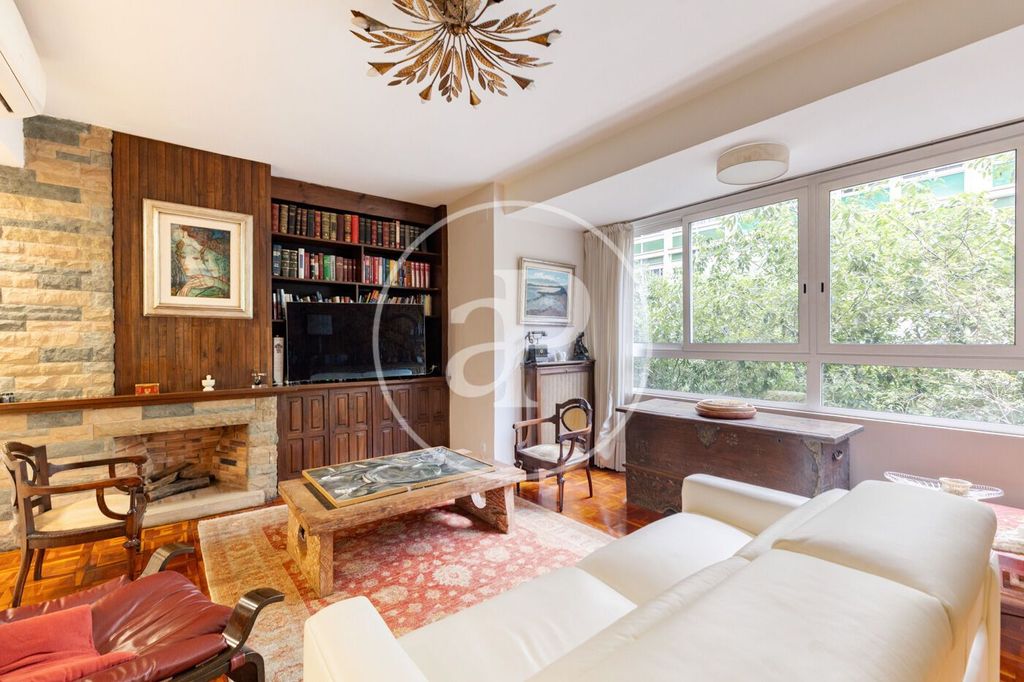 Luxury Apartment for sale in Barcelona, 750 000 €, Photo 3