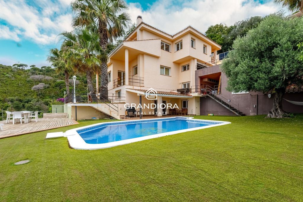 Maison de luxe à vendre à Badalona, 1 850 000 €, Photo 1