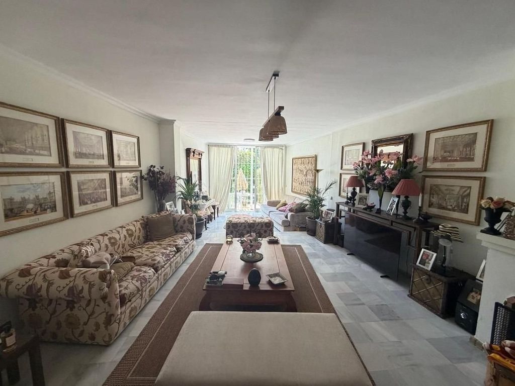 Maison de luxe à vendre à Marbella, 700 000 €, Photo 1