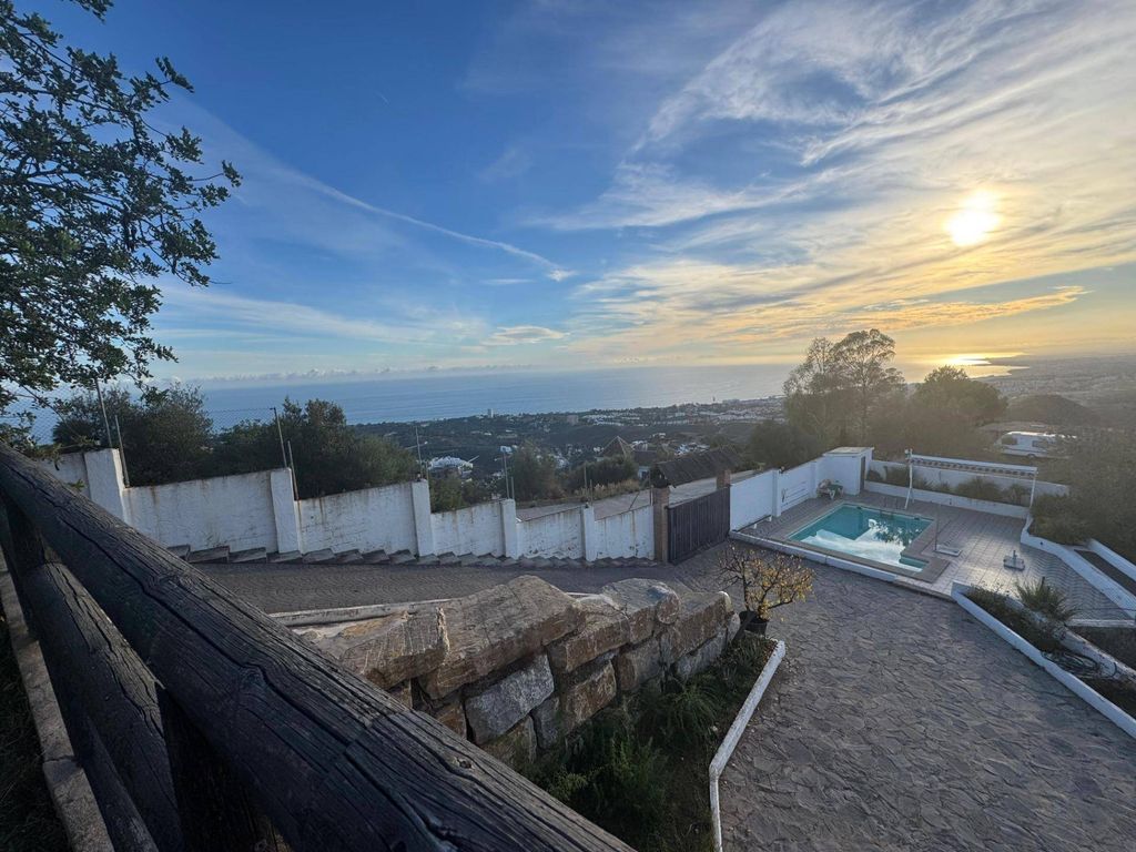 Luxury House for sale in Marbella, 1 200 000 €, Photo 1