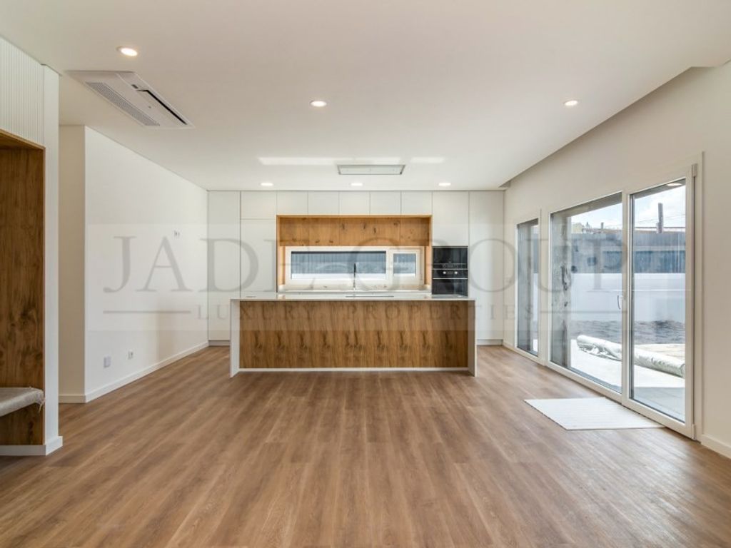 Luxury House for sale in Seixal, 460 000 €, Photo 1