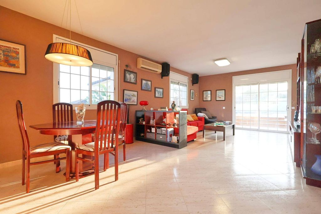 Maison de luxe à vendre à Cubelles, 650 000 €, Photo 6