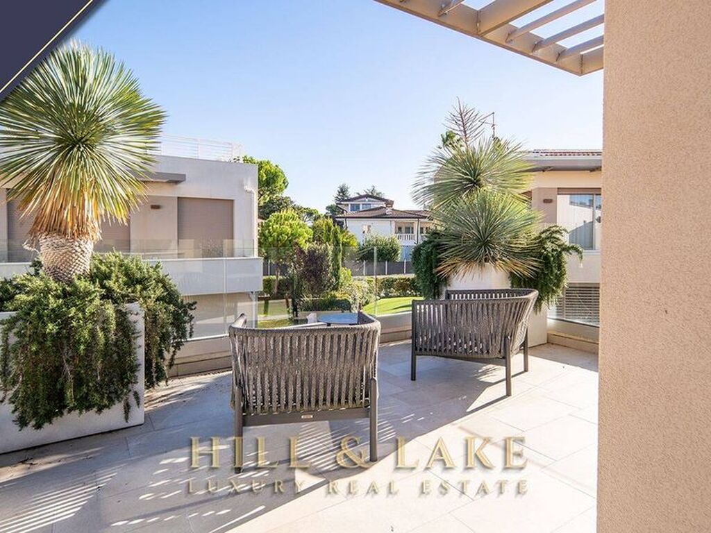Luxury House for sale in Sirmione, 1 850 000 €, Photo 1