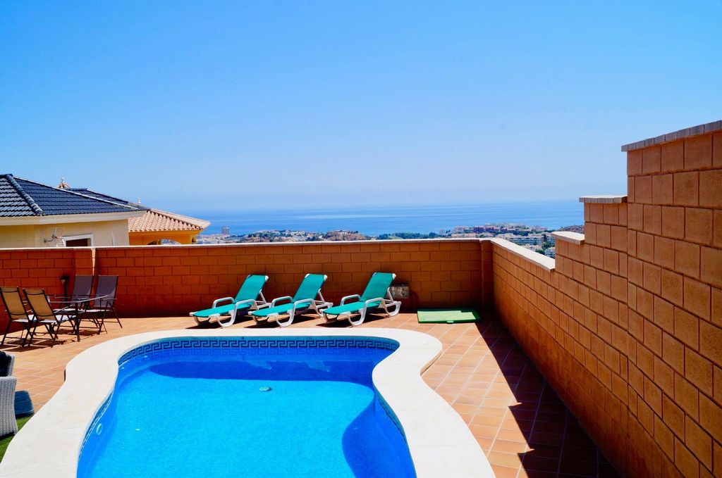 Luxury House for sale in Benalmádena, 795 000 €, Photo 1