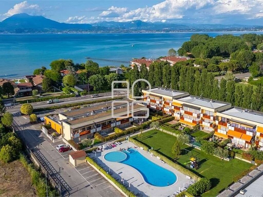 Luxury Apartment for sale in Sirmione, 415 000 €, Photo 1