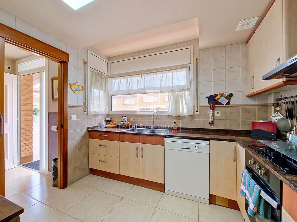 Maison de luxe à vendre à Cubelles, 410 000 €, Photo 7
