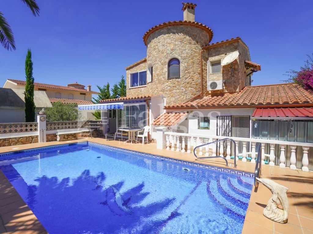 Luxury House for sale in Empuriabrava, 840 000 €, Photo 7