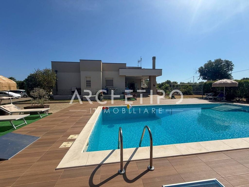 Luxury House for sale in Monopoli, 798 000 €, Photo 1