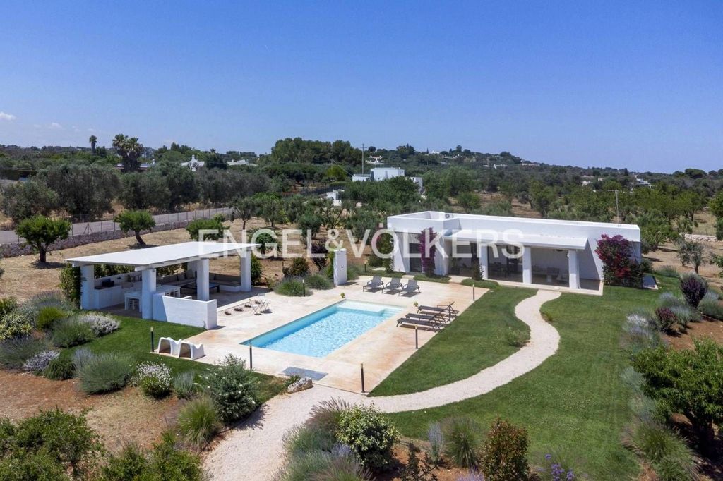 Luxury House for sale in Ostuni, 670 000 €, Photo 1