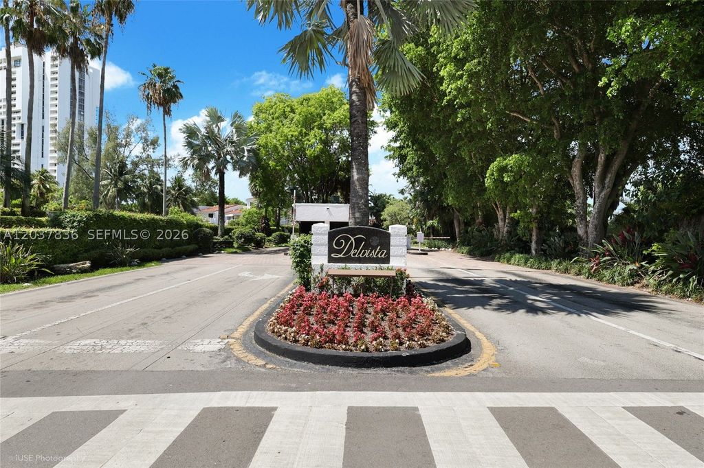 Maison de luxe à vendre à Aventura, 666 018 €, Photo 1