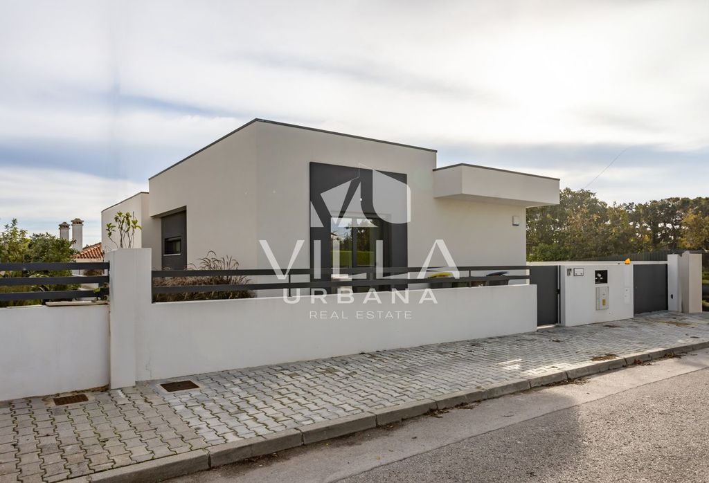 Luxury House for sale in Seixal, 649 000 €, Photo 1