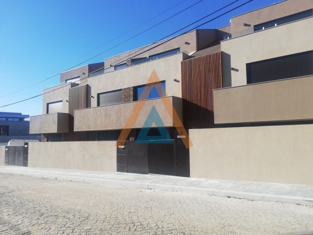 Maison de luxe à vendre à Vila Nova de Gaia, 595 000 €, Photo 1