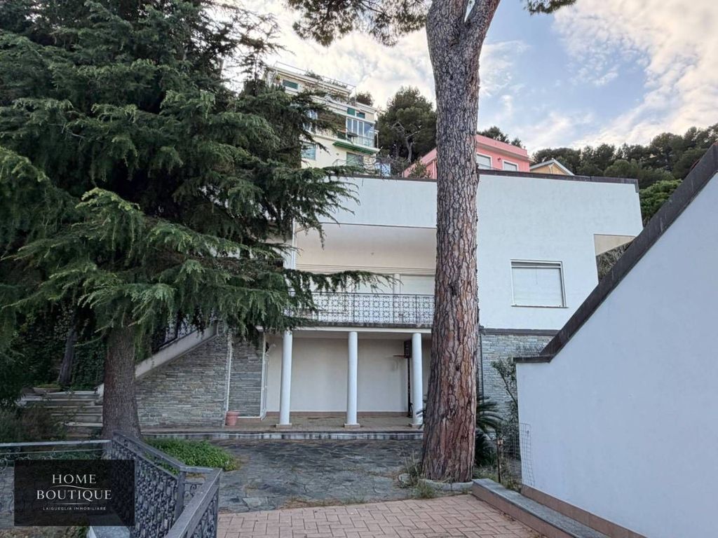 Luxury House for sale in Laigueglia, 1 350 000 €, Photo 1