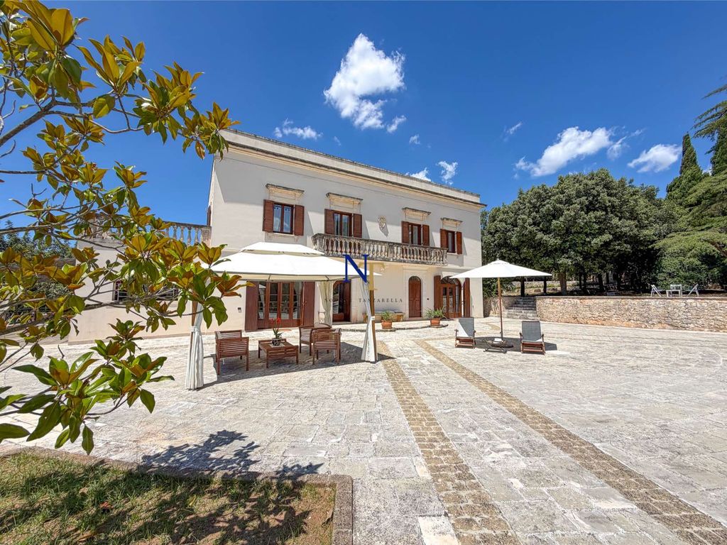 Luxury House for sale in Ostuni, 1 500 000 €, Photo 1