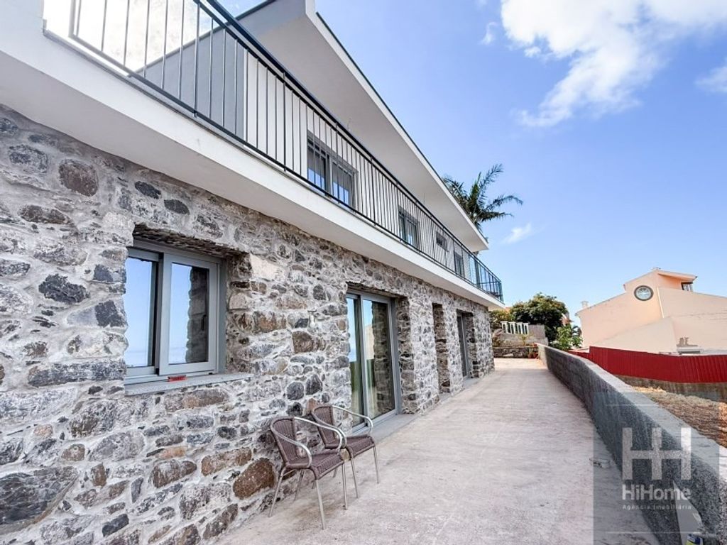 Luxury House for sale in Funchal, 749 000 €, Photo 1