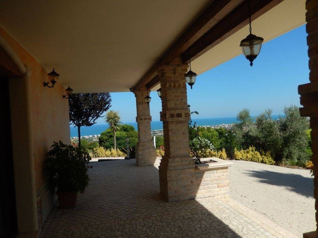 Luxury House for sale in Colonnella, 1 900 000 €, Photo 1