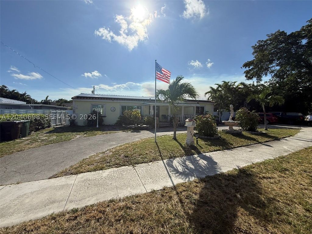 Maison de luxe à vendre à Hialeah, 752 867 €, Photo 1