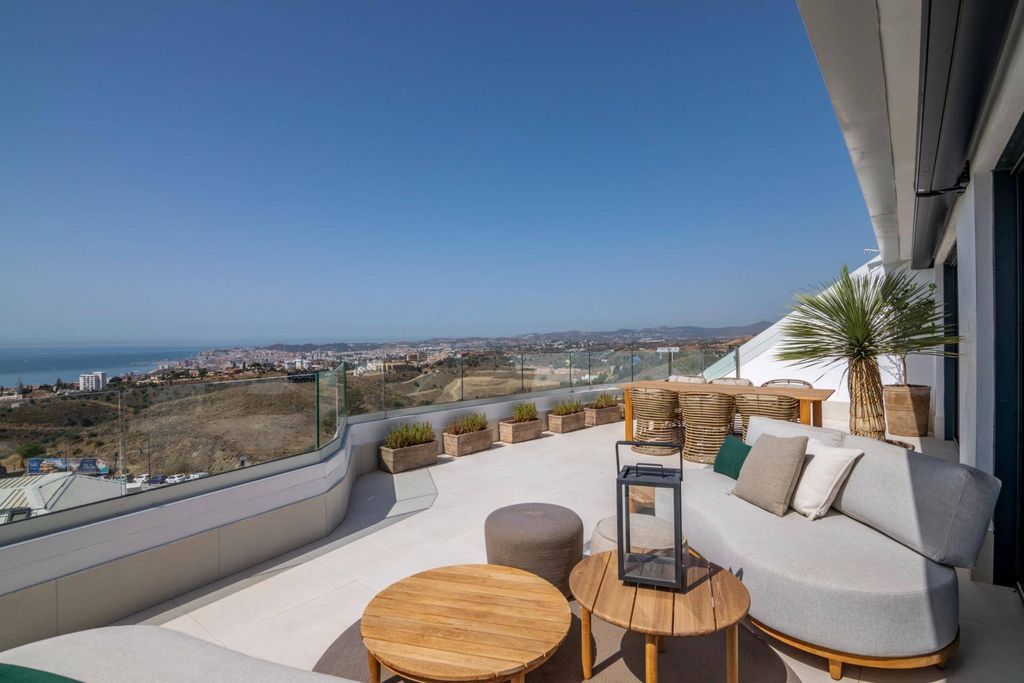 Luxury Apartment for sale in Fuengirola, 483 000 €, Photo 1