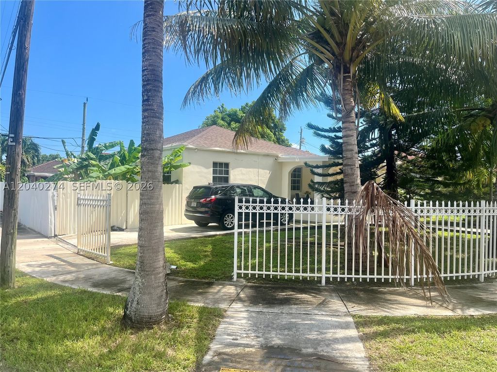 Luxury House for sale in Miami, 555 727 €, Photo 1