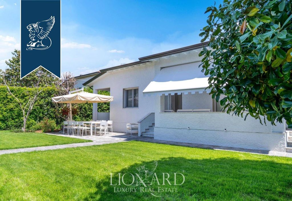 Luxury House for sale in Montignoso, 2 200 009 €, Photo 1