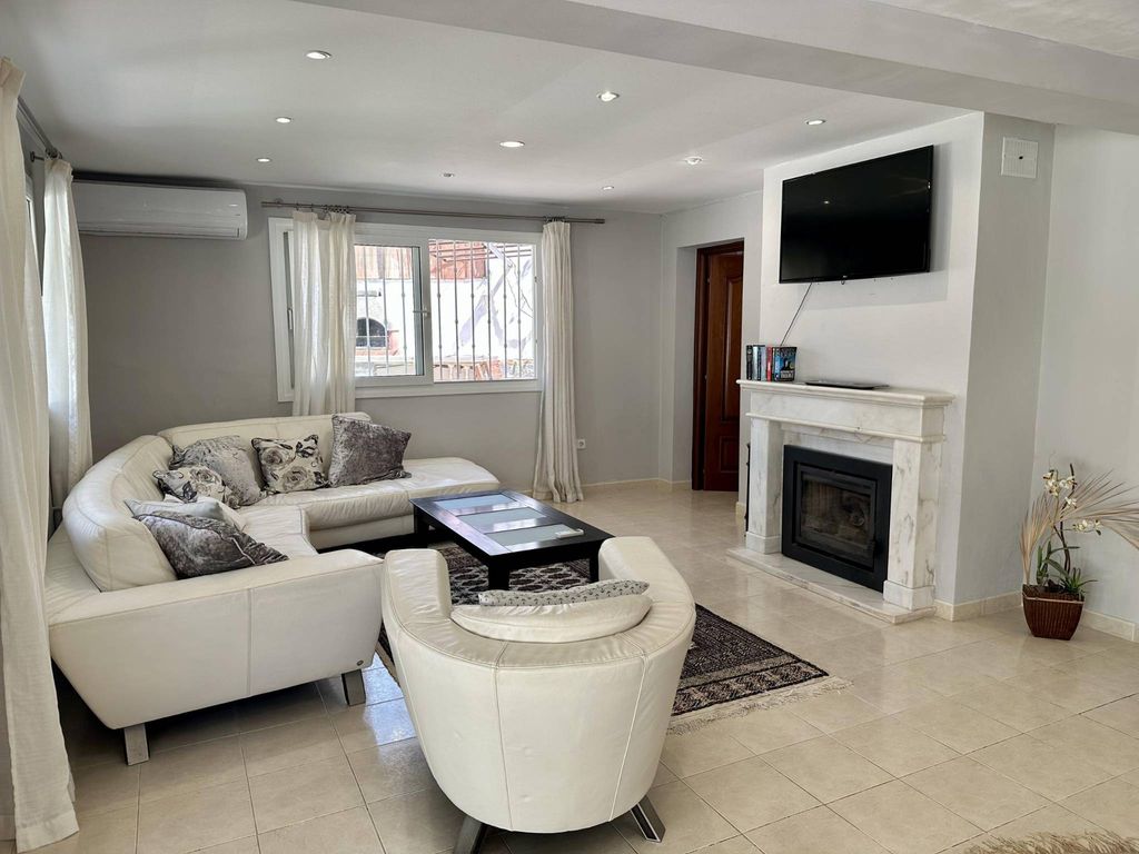 Maison de luxe à vendre à Marbella, 889 000 €, Photo 1