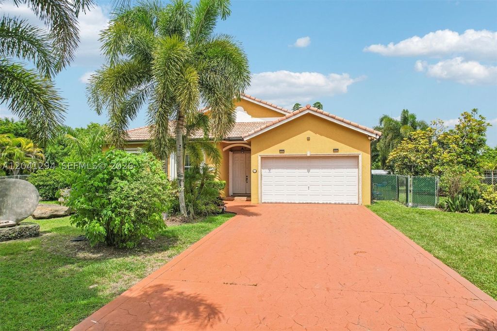 Luxury House for sale in Miami, 842 351 €, Photo 1