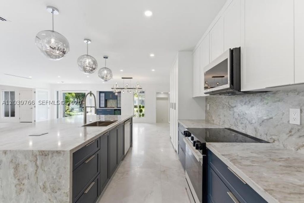 Luxury House for sale in Miami, 3 377 147 €, Photo 1