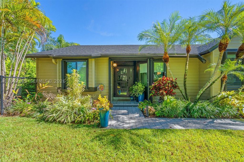 Luxury House for sale in Miami, 692 522 €, Photo 1
