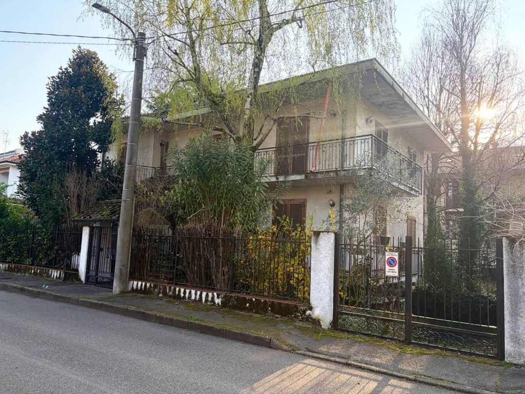 Luxury House for sale in Nova Milanese, 780 000 €, Photo 1
