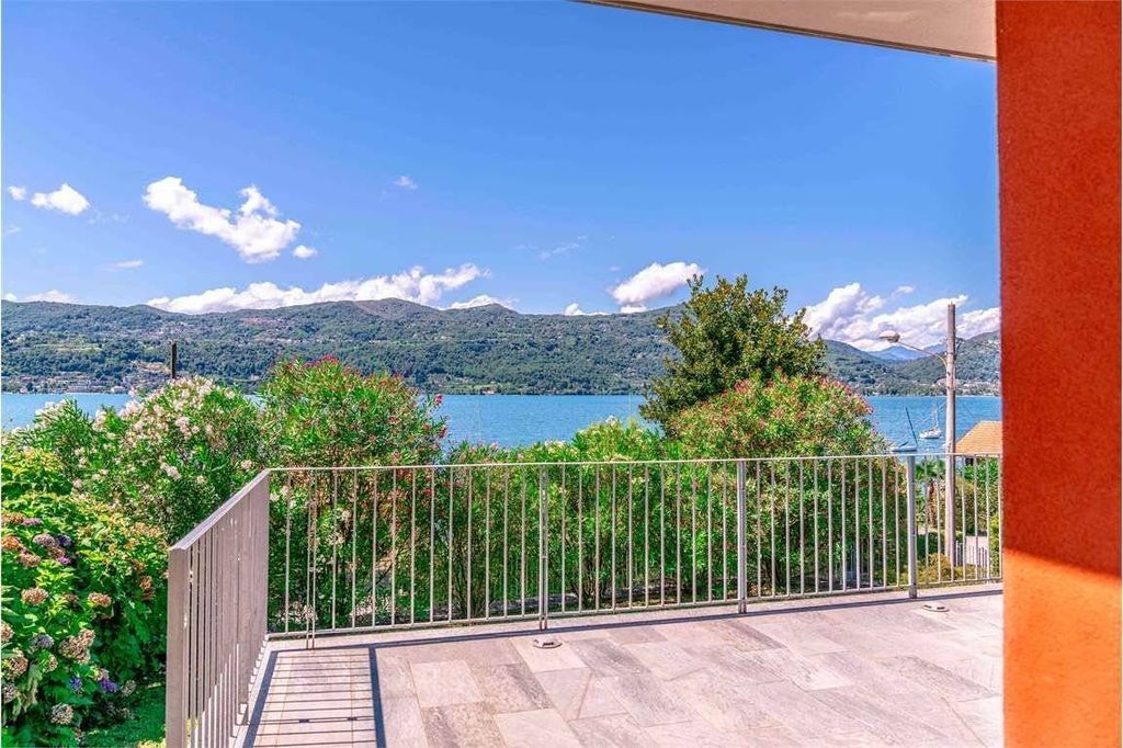 Luxury House for sale in Ranco, 1 980 000 €, Photo 1