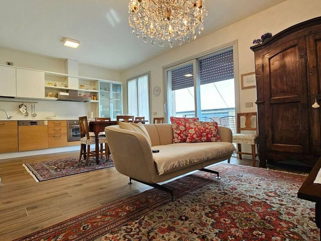 Luxury House for sale in Magenta, 450 000 €, Photo 1