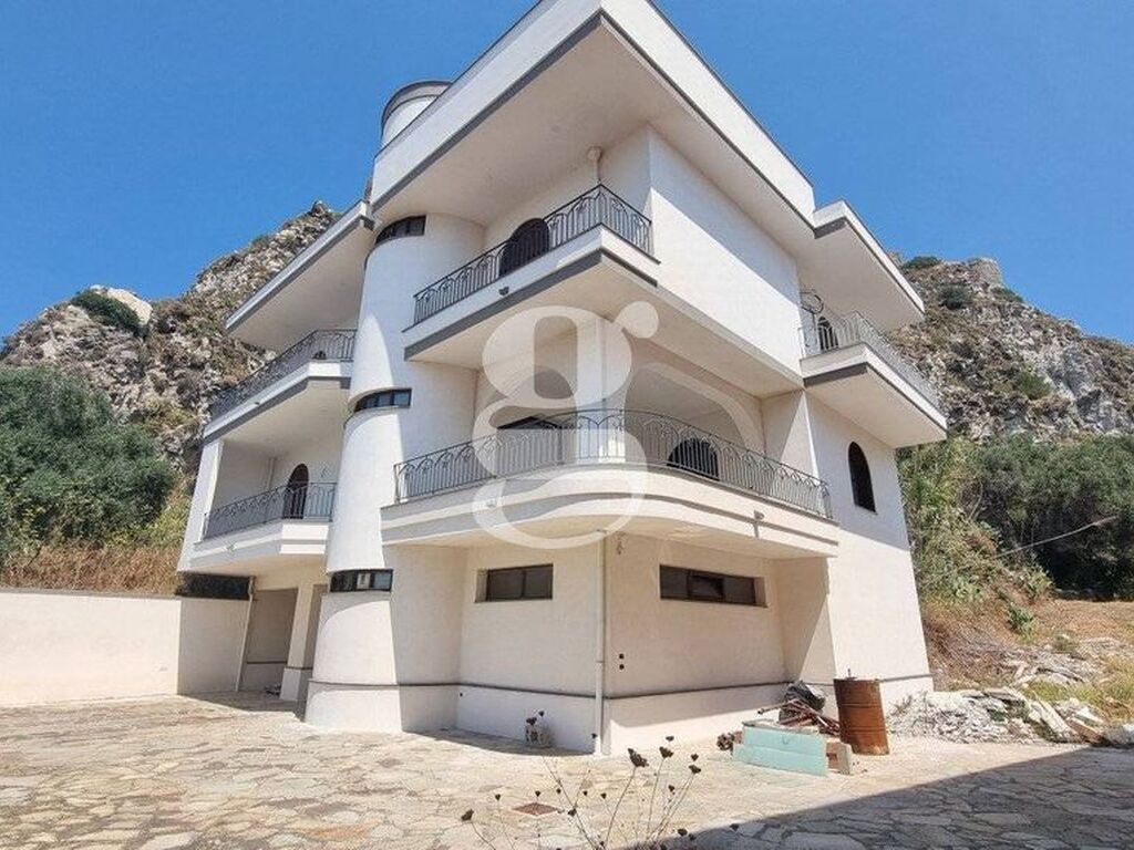 Luxury House for sale in Milazzo, 890 000 €, Photo 1
