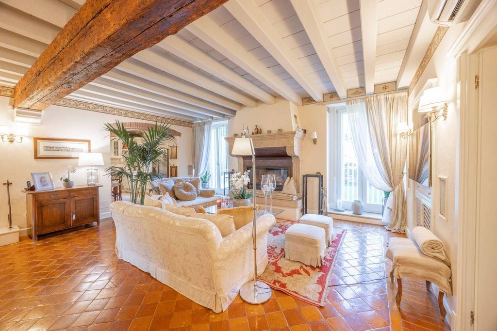 Luxury House for sale in Sommacampagna, 630 000 €, Photo 1
