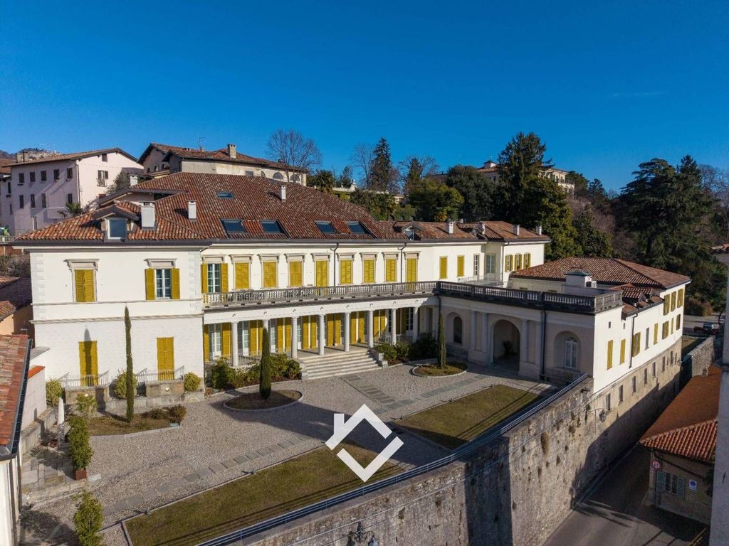 Luxury Apartment for sale in Casciago, 1 450 000 €, Photo 1