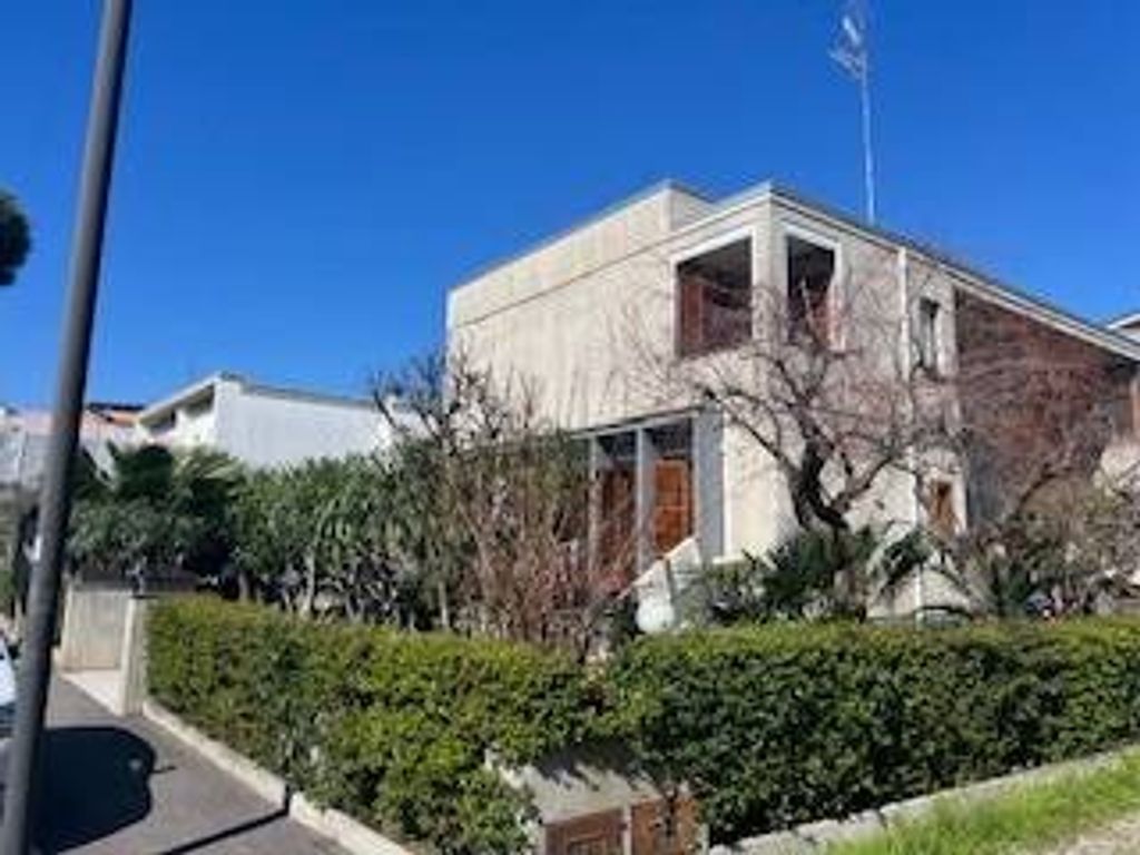 Luxury House for sale in Alba Adriatica, 650 000 €, Photo 2