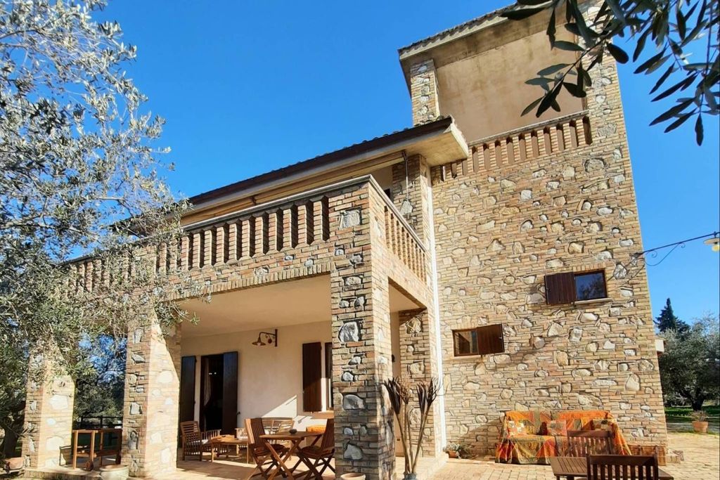 Maison de luxe à vendre à Pianella, 880 000 €, Photo 3
