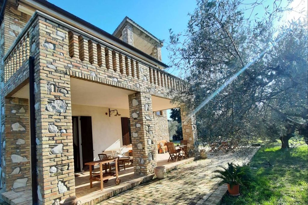 Maison de luxe à vendre à Pianella, 880 000 €, Photo 6