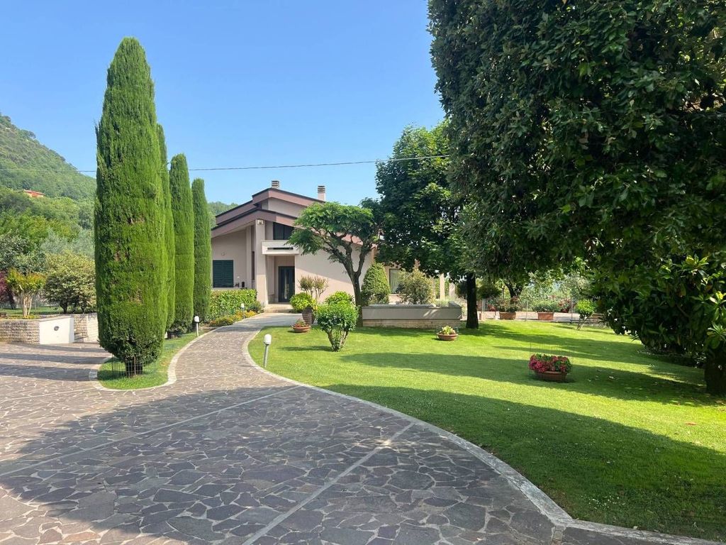 Luxury House for sale in Atina, 695 000 €, Photo 1