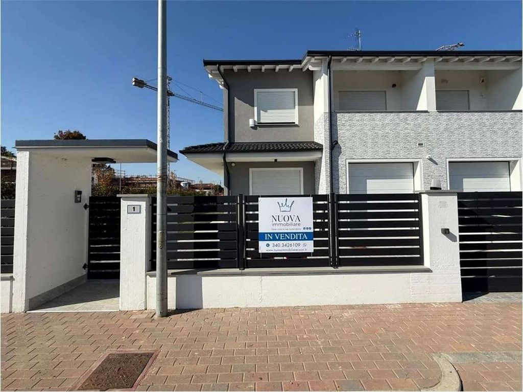 Luxury House for sale in Carpi Centro, 685 000 €, Photo 1