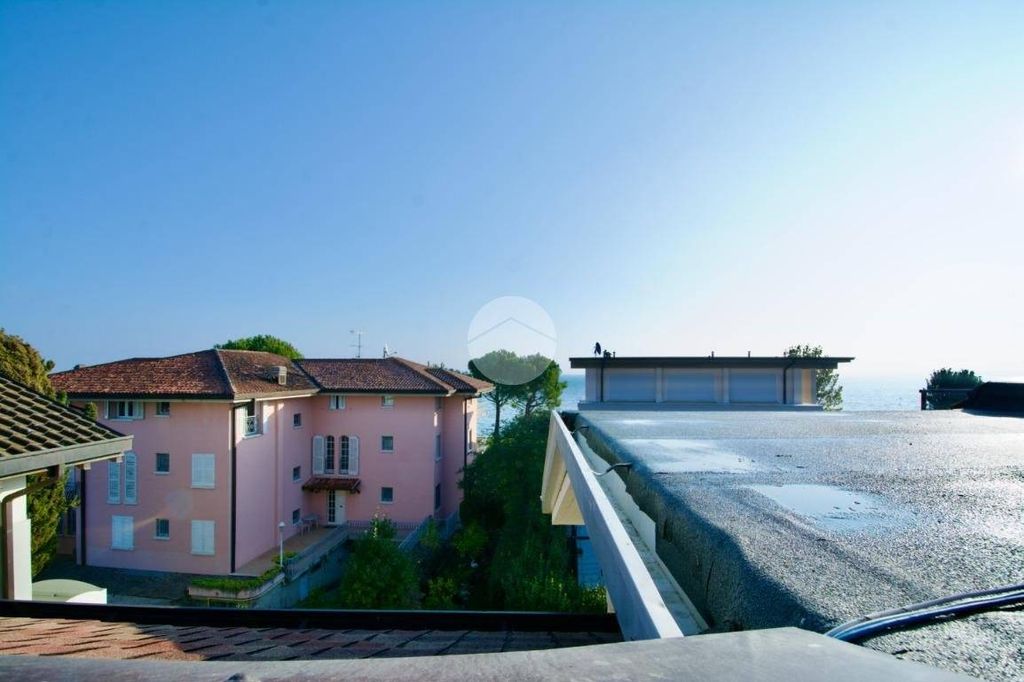 Luxury Apartment for sale in Sirmione, 670 000 €, Photo 1
