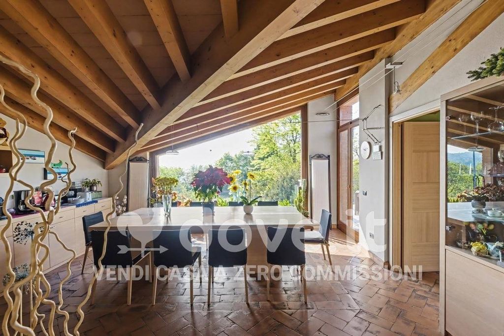 Luxury House for sale in Gavirate, 799 000 €, Photo 1