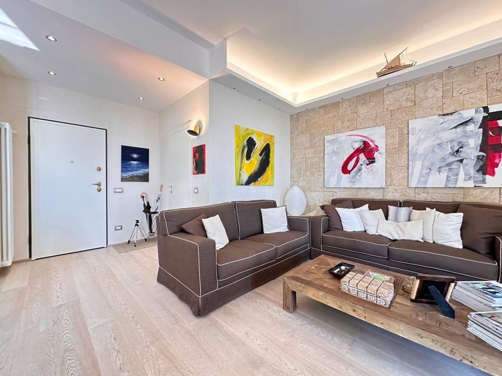 Luxury Apartment for sale in Laigueglia, 1 550 000 €, Photo 1