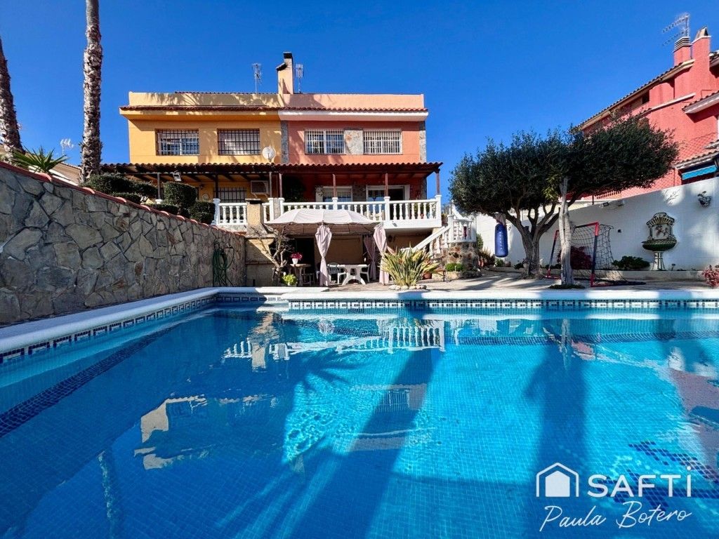 Luxury House for sale in Les Roquetes, 595 000 €, Photo 1