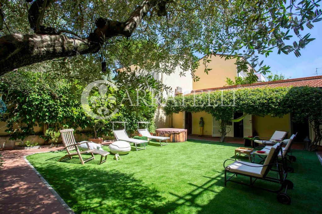 Luxury House for sale in Viareggio, 0 €, Photo 1