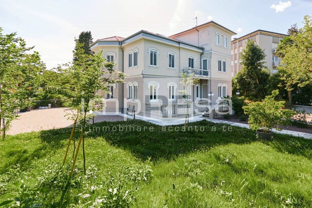 Luxury House for sale in Treviso, 1 550 000 €, Photo 2