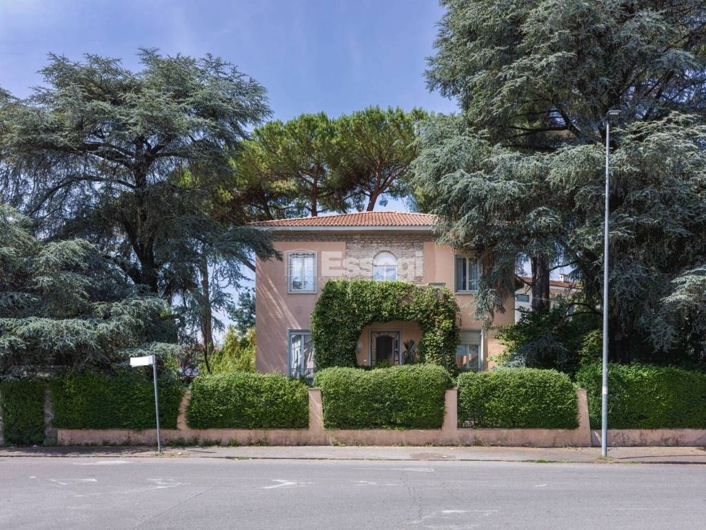Maison de luxe à vendre à Lucca, 800 000 €, Photo 1